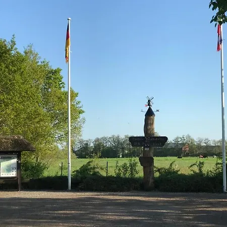 Gemuetliches Reetdachhaus In Schleswig Holstein Neuendorf-Sachsenbande